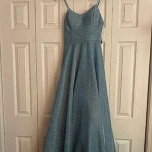 Prom dress Light Blue adjustable Spaghetti straps Size 5/6 NWT